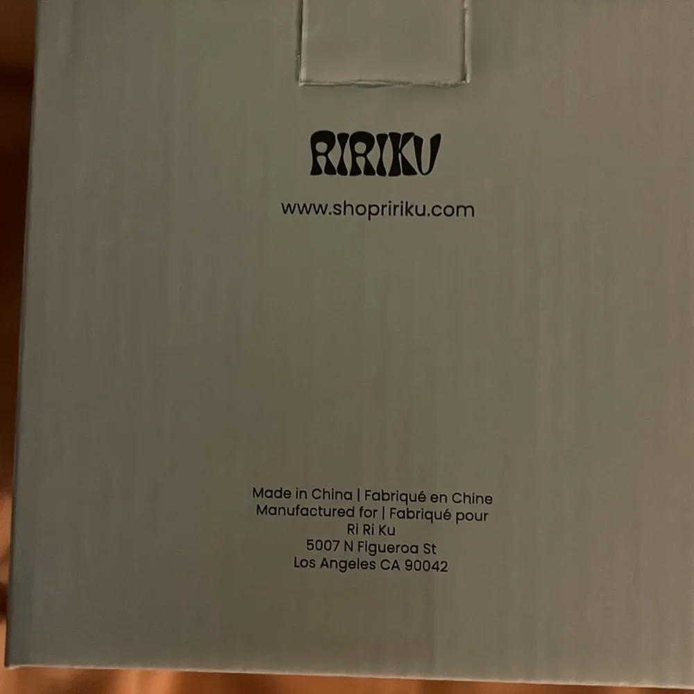 Ririku Resin‎ Coasters new in box cream with white marbling effect. Marked.